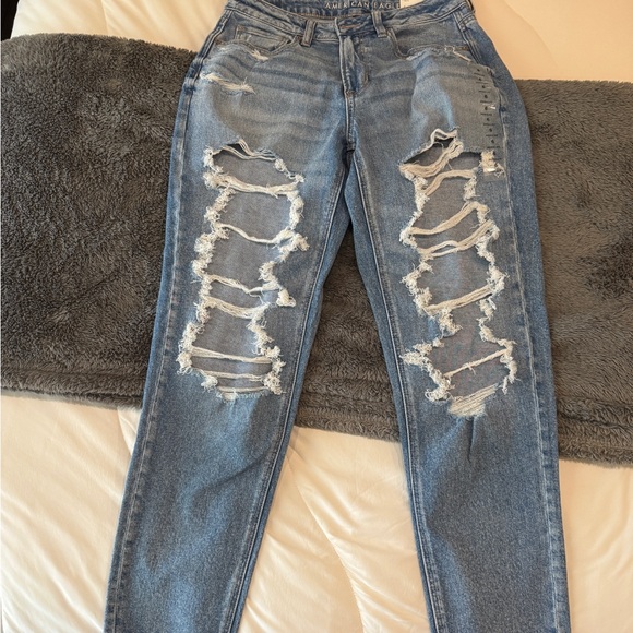 AE Distressed Mom Jean - Picture 3 of 7